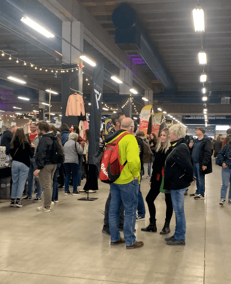 Visuel de l'événement Lyon Bière Festival à Lyon. On y voit une foule de personnes et des stands de brasseurs au loin